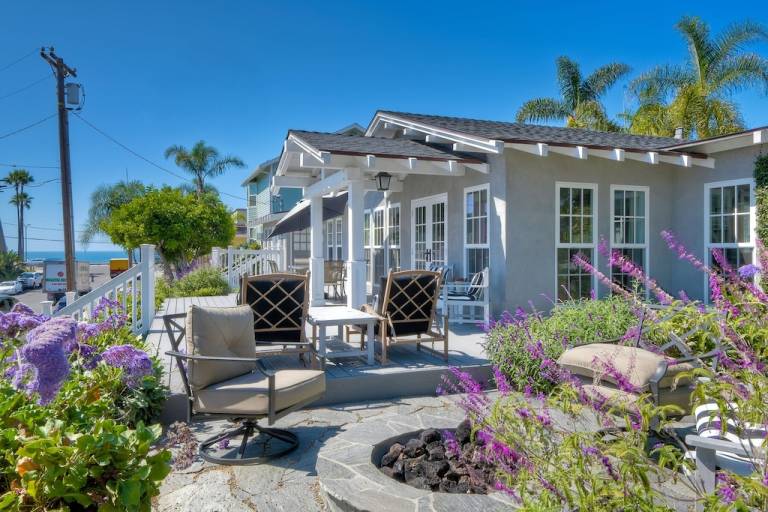 Walk to Beach AC Firepit Grill