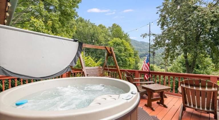 Spacious vacation home with jacuzzi | Pets are welcome in Wayne, NC
