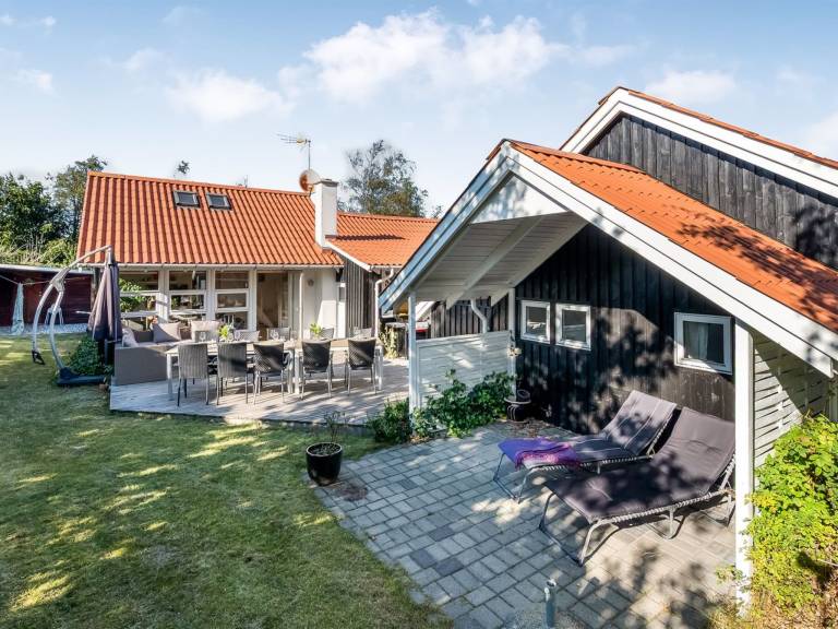 Vacation home with grill & patio — photo 5