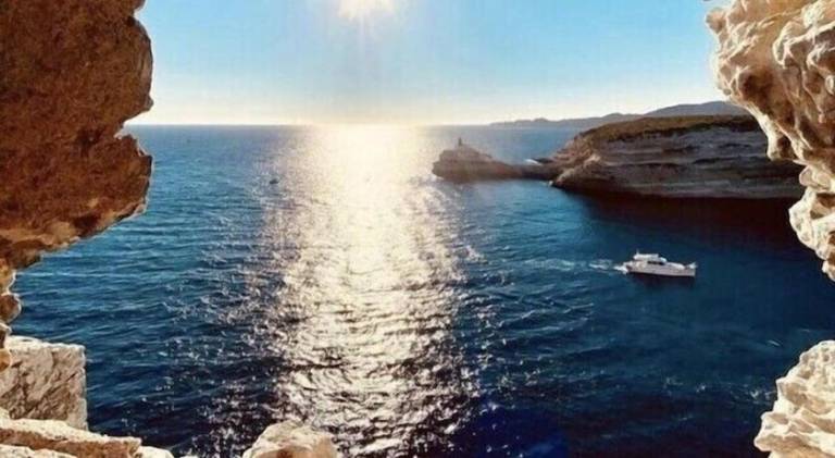 Villa with private pool, yard & patio | Good for workation in Bonifacio