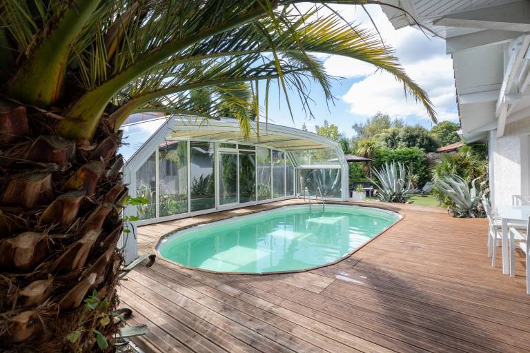 Vacation home with garden, private pool & patio | Garden view — photo 3