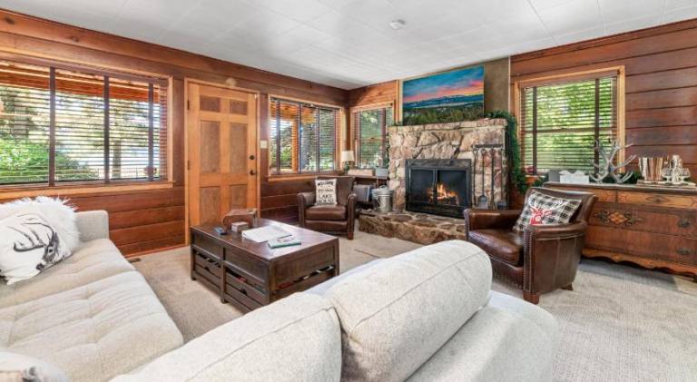 Stillwater Cove Lakefront - Breathtaking views, charming vintage cabin, woodsy interior! Boat Dock! — photo 2