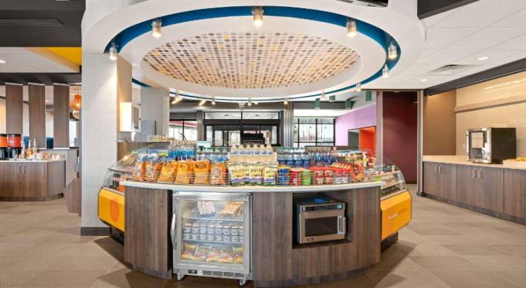 Tru by Hilton Portland Airport — photo 3