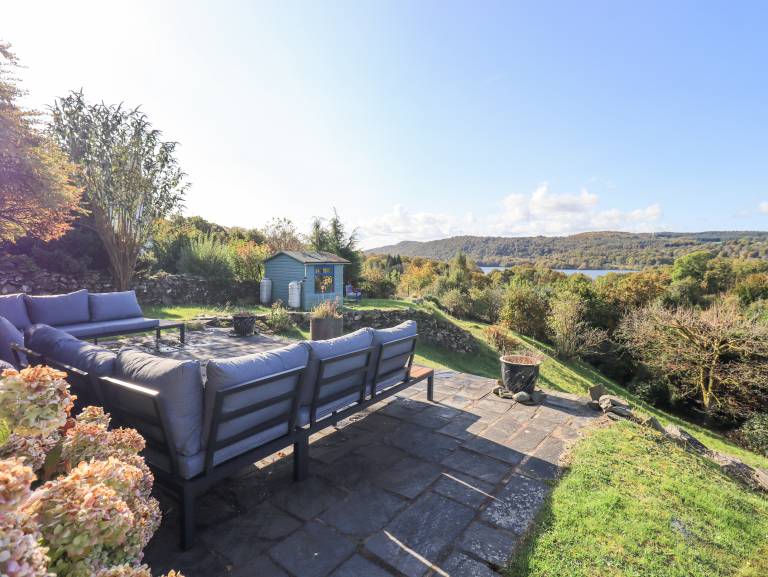 Cottage with garden — photo 3