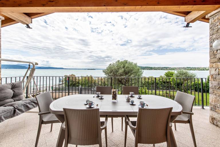 Holiday apartment with patio & garden | Beach view — photo 4