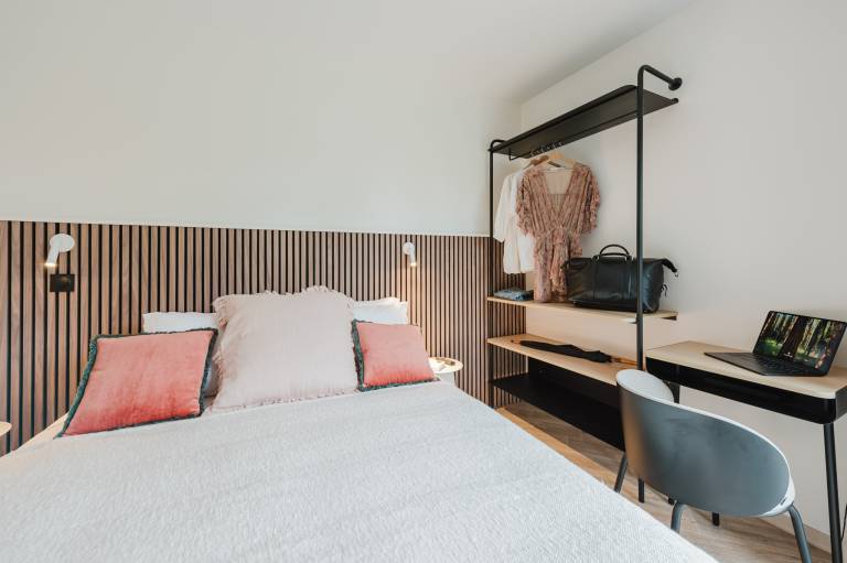 Aparthotel with terrace — photo 3