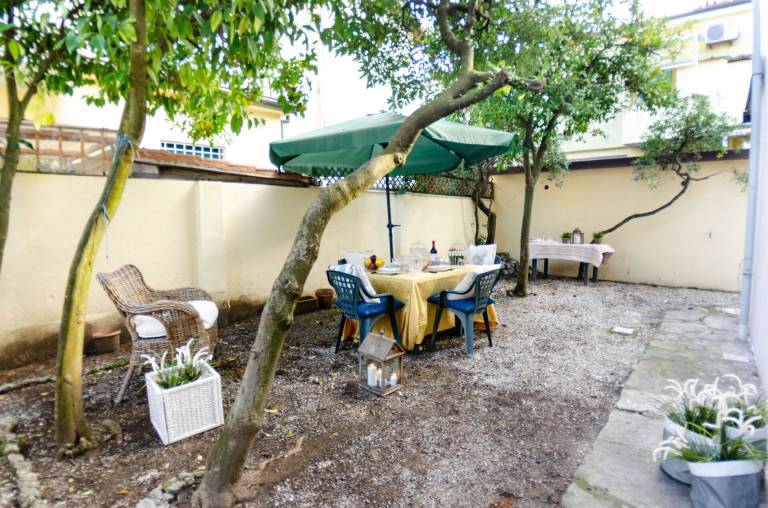 House with garden & grill — photo 2