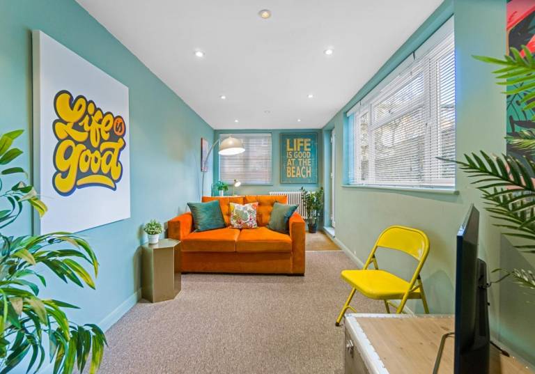 Rental apartment with patio | Next to Brighton Palace Pier | Close to the beach | Pets are welcome in Brighton
