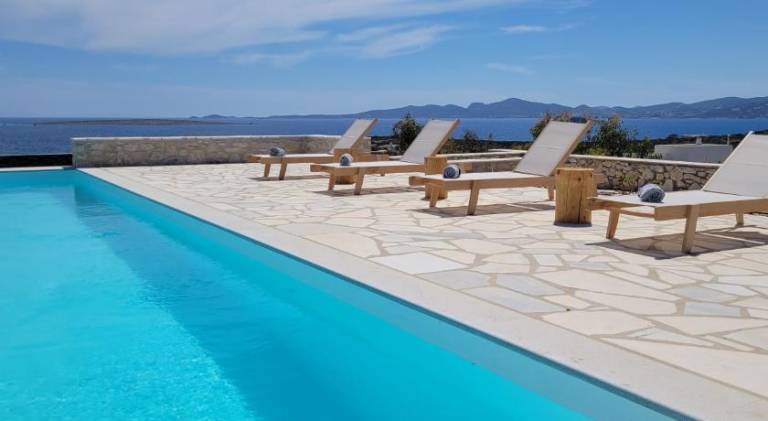 Villa with terrace, pool & jacuzzi in Paro