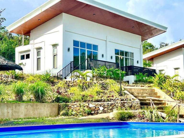 Vacation home with BBQ & pool in Puerto Princesa