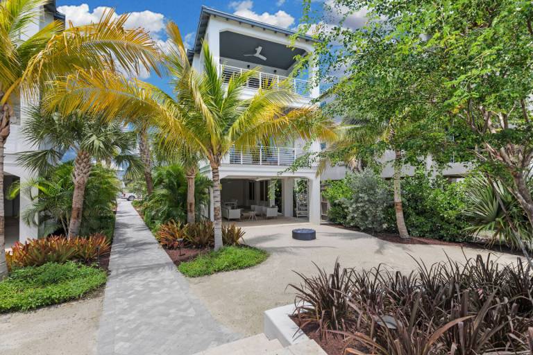 Luxury 3-Story Home in Marathon with onsite Beach & Pickleball — photo 5