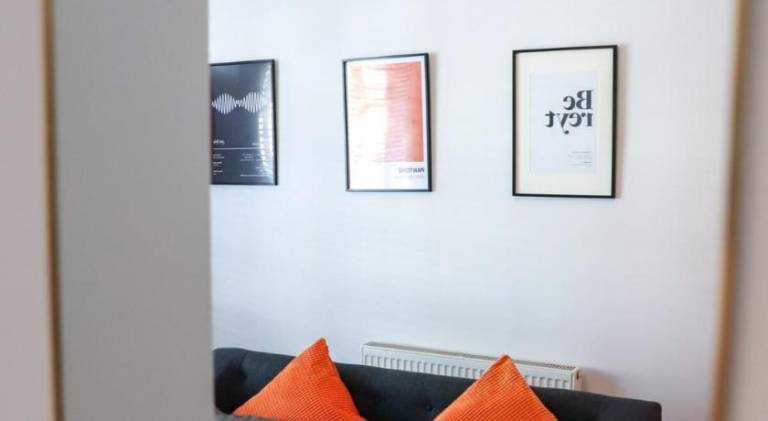 Beautiful 3 Bedroom house - Sleeps 5 Free parking — photo 4