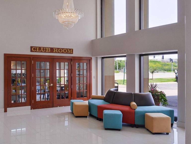 Spark by Hilton&nbsp;Des Plaines Chicago O Hare