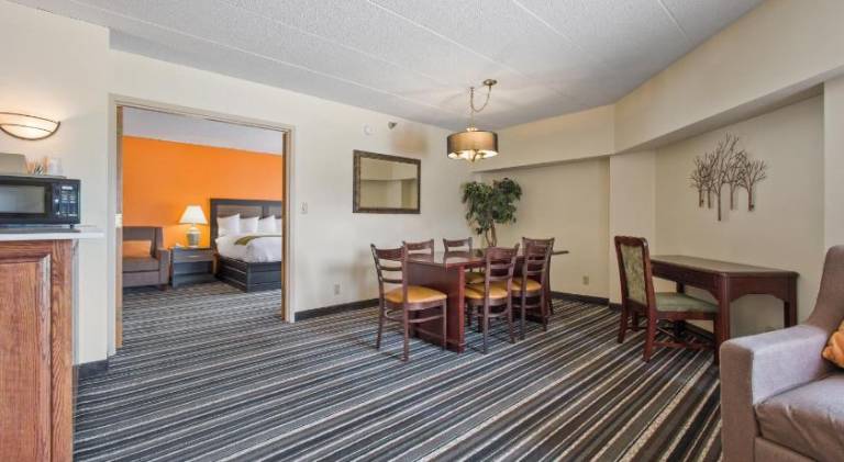 Crossroads Hotel and Huron Event Center — photo 5