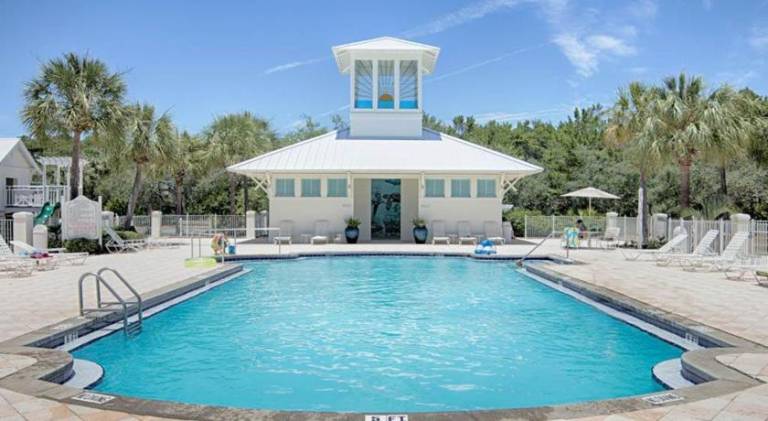 House with pool — photo 5