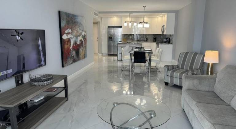 Rental apartment with pool in Aventura, FL