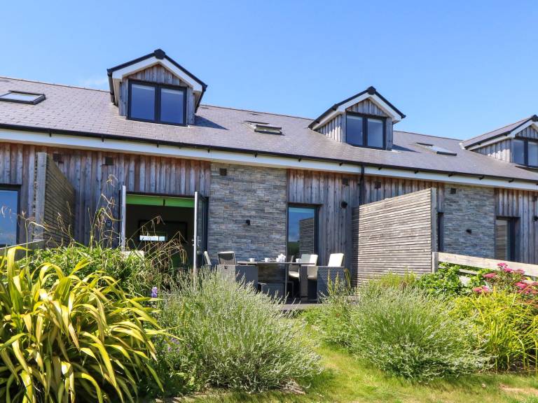 Children-friendly pleasant cottage with garden | Beach view | Dogs allowed in Weymouth