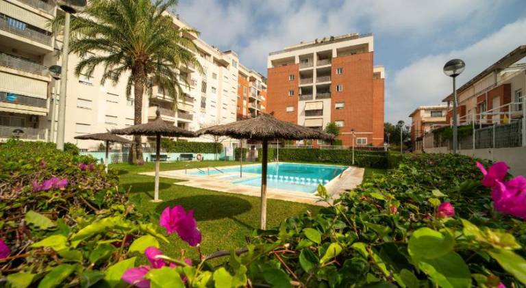 Holiday apartment with patio, pool & jacuzzi | Suitable for remote work | Pet-friendly — photo 4