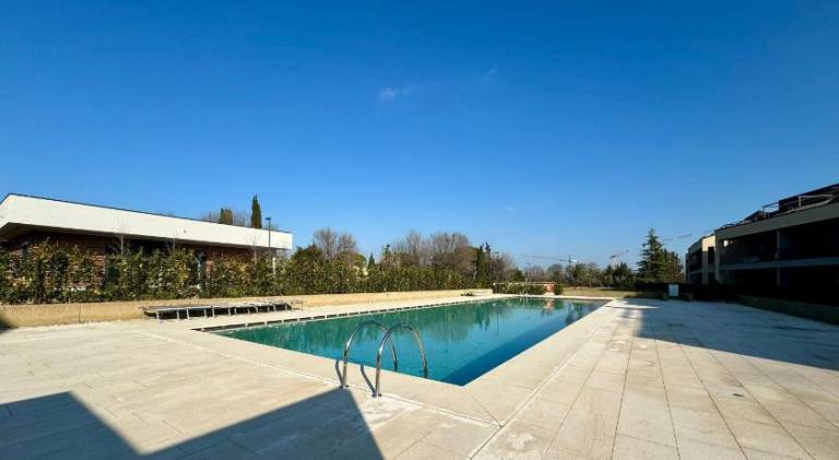 Apartment with pool — photo 3
