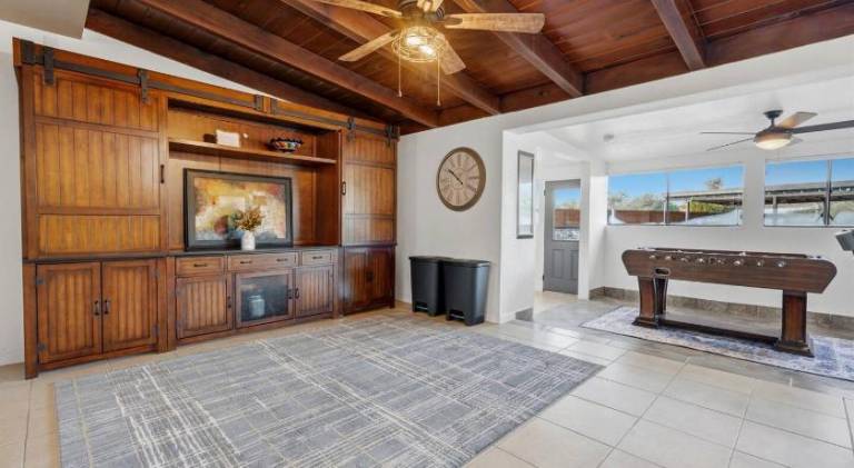 Vacation home with jacuzzi & pool — photo 3