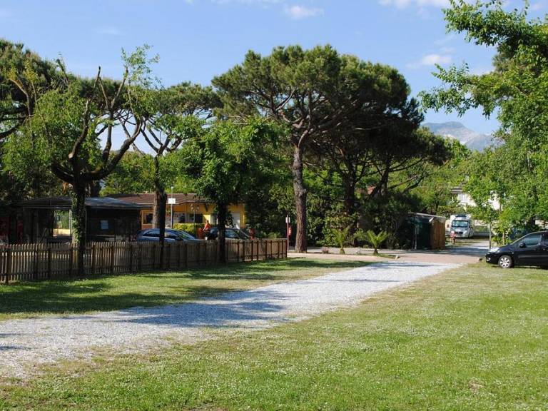 Bungalow with patio | Close to the beach | Pet-friendly — photo 2