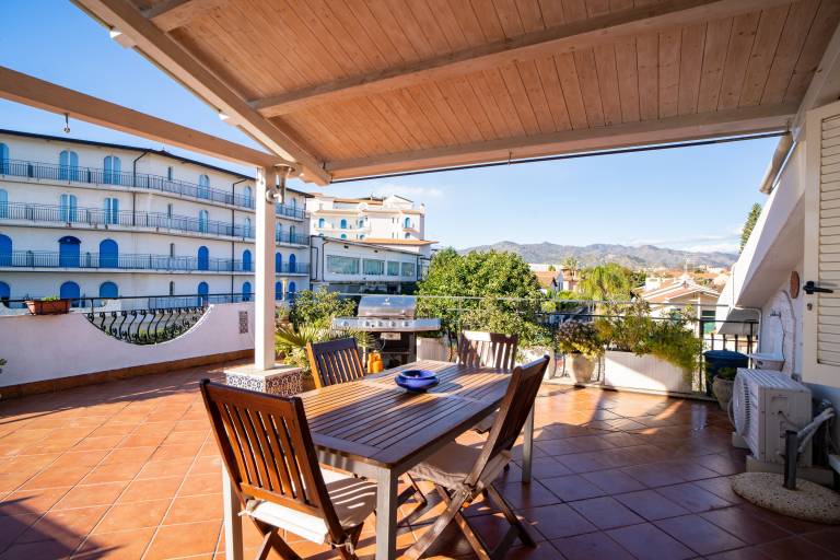 Fully equipped rental apartment with grill, fast internet & patio | City view | Close to the beach | Pets are welcome in Giardini Naxos