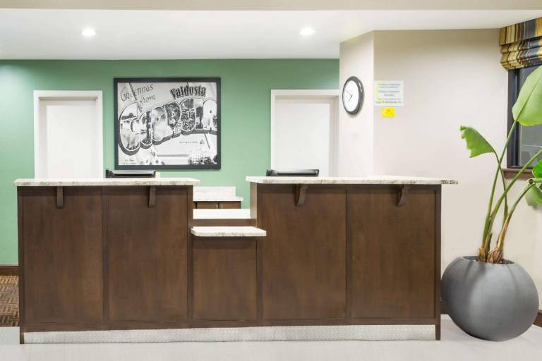 Super 8 By Wyndham Valdosta/Conf Center Area — photo 4