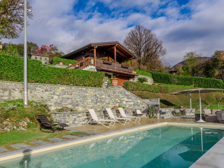 Ferienhaus mit Pool in Veglio, Comer See f&uuml;r max. 6 Personen