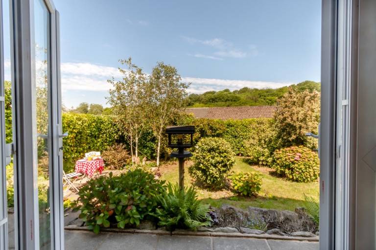 Fully equipped charming house with yard | Pets allowed in Tenby