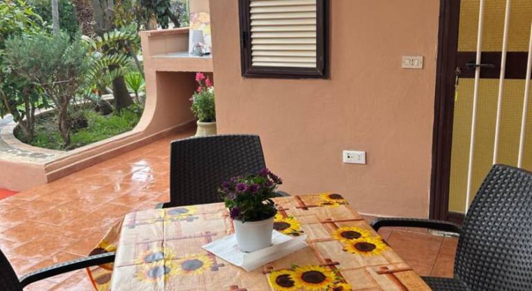 Holiday apartment with garden & grill — photo 5