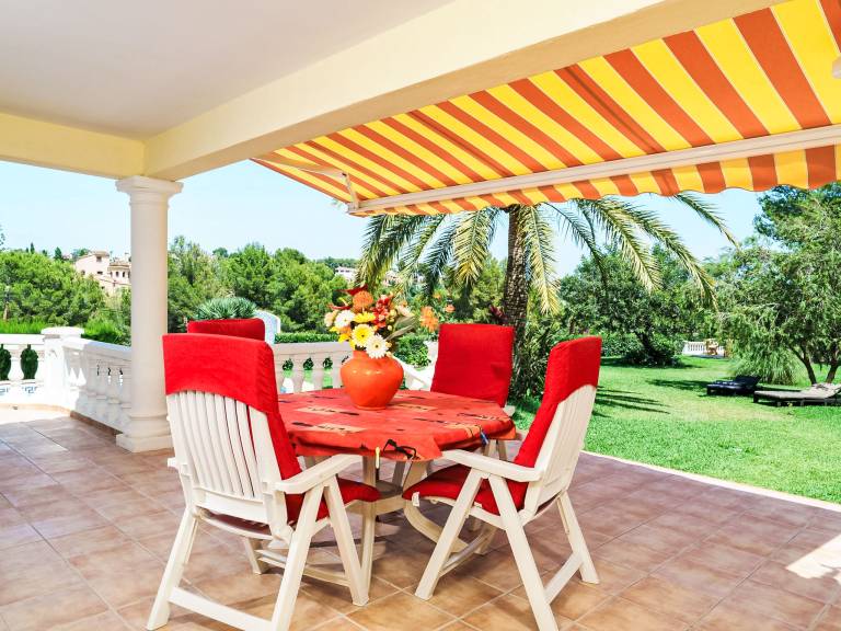 House with barbecue, patio & yard — photo 3