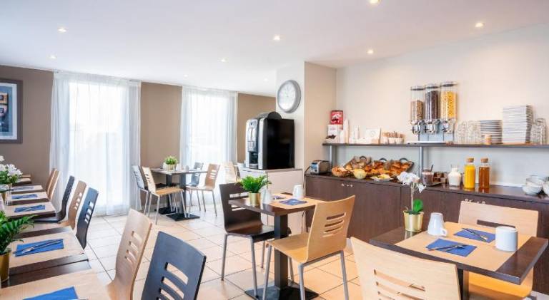 Serviced apartment with patio & garden | Pet-friendly — photo 3