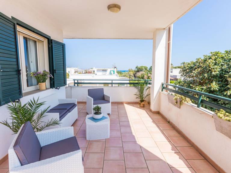 Rental apartment with terrace & grill | Next to the beach | Dogs allowed in Carovigno