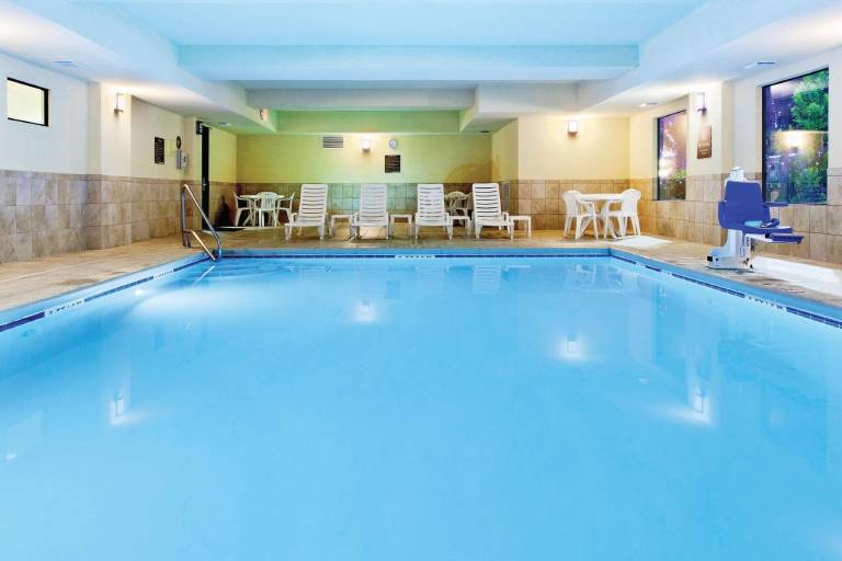 La Quinta Inn & Suites by Wyndham Warner Robins - Robins AFB — photo 3