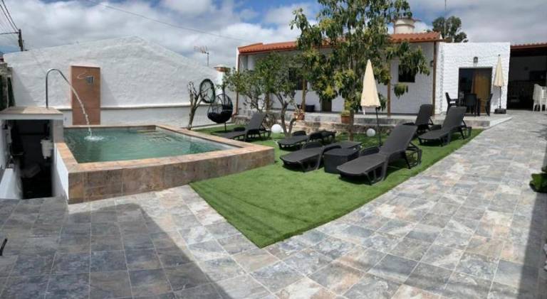 Fully equipped villa with private pool, BBQ & garden | Pets are welcome in Las Palmas de Gran Canaria