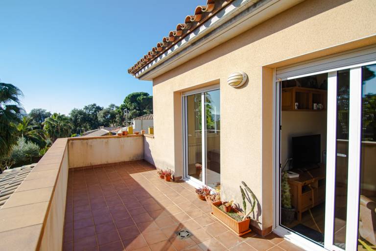 Children-friendly villa with terrace, barbeque & garden | Pool view | Pet-friendly — photo 4