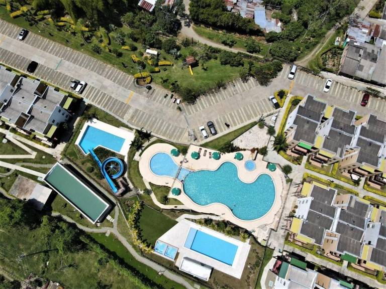 Apartment with grill, jacuzzi & pool — photo 5