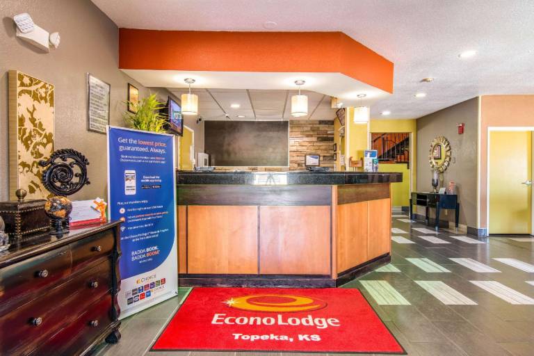 Econo Lodge Topeka at Wanamaker — photo 3