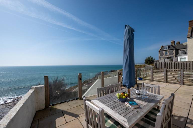 Family-oriented pleasant cottage with yard | Water view | Beach nearby | Dogs allowed — photo 2