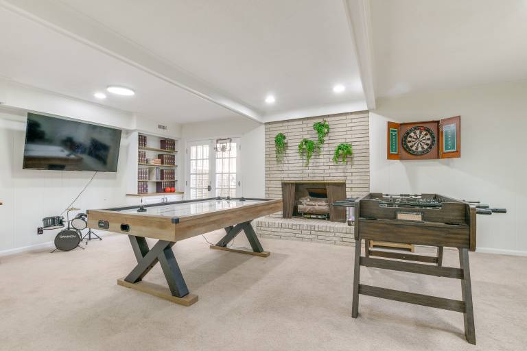 7 Mi to Dtwn Durham: Home w/ Hot Tub & Game Room! — photo 3