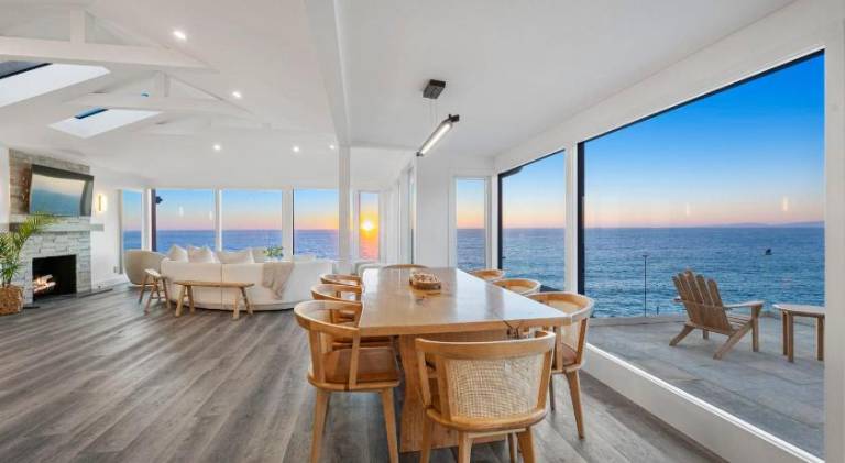 Distinguished Oceanfront Point Estate with Iconic Beach Mountain Vistas — photo 5