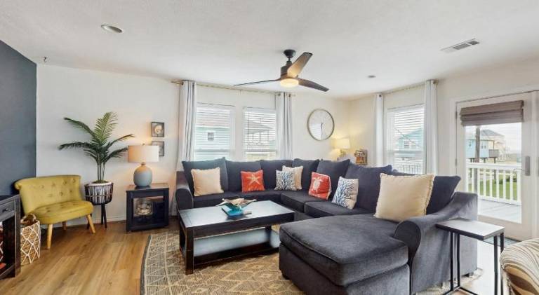 Fully equipped charming vacation home with pool, yard & barbeque | Next to the beach | Perfect for remote work | Dogs allowed — photo 2