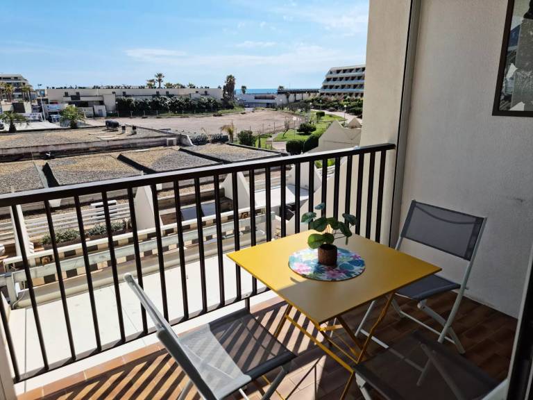 Studio with patio in Agde