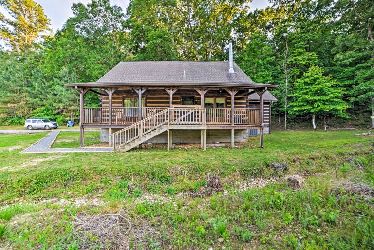 Quiet Cabin Retreat on 30 Acres Near Kentucky Lake — photo 3