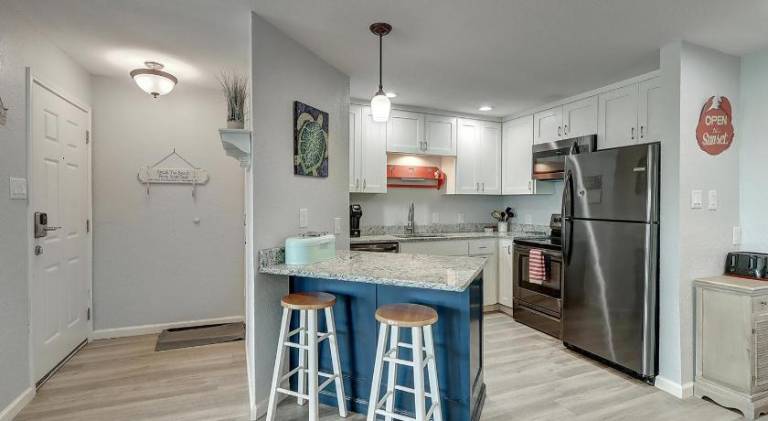 House with hot tub — photo 4