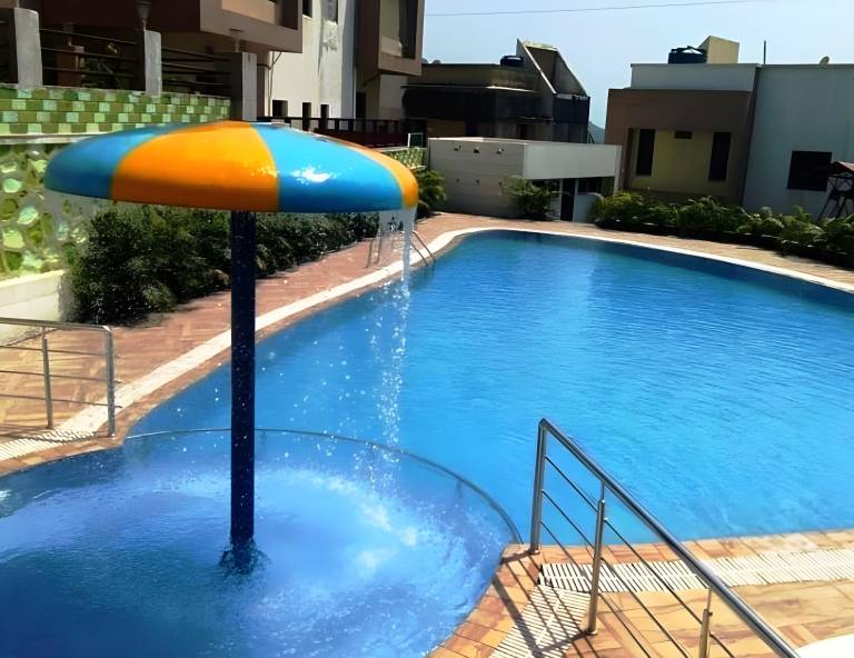 Villa with pool, barbeque & yard — photo 4