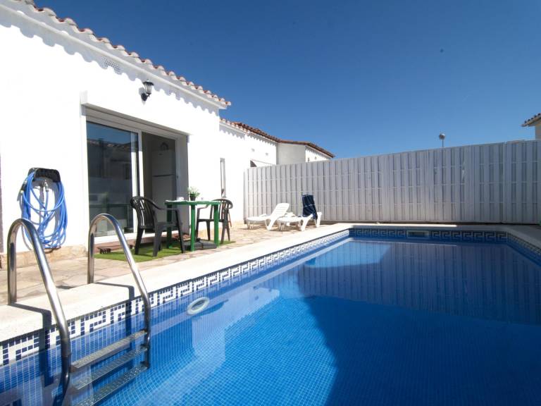 Villa with private pool & barbecue — photo 3