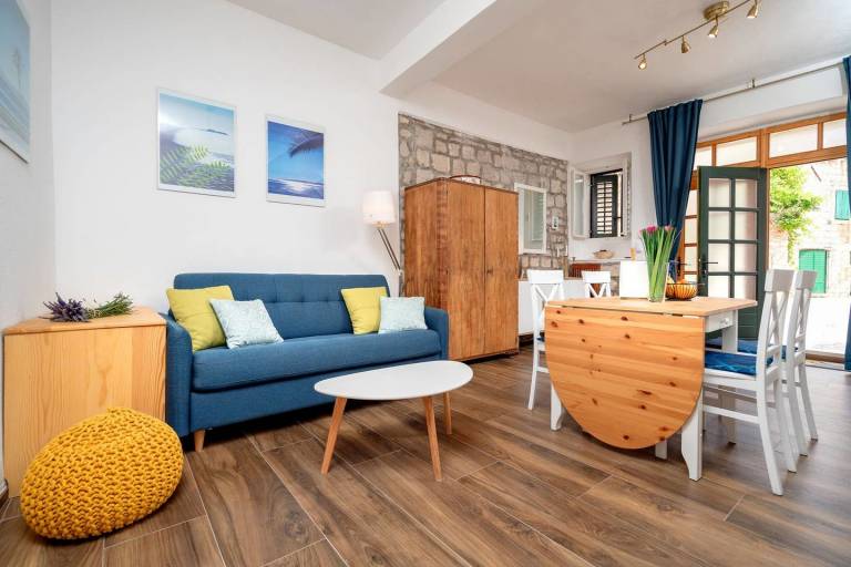 Vacation home with barbecue | City view in Hvar
