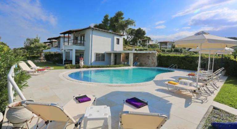 Villa with pool, yard & grill | Perfect for remote work in Sithonia
