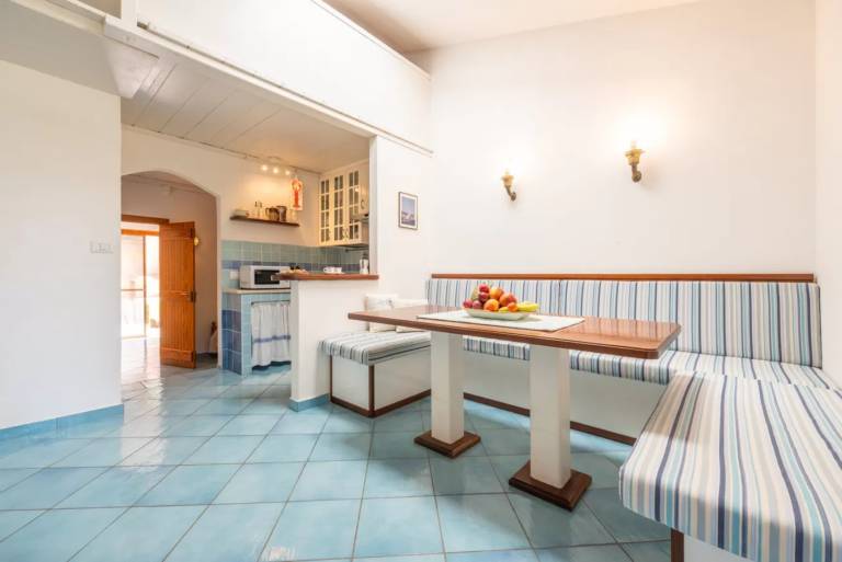 Rental apartment with barbecue & terrace | City view — photo 4